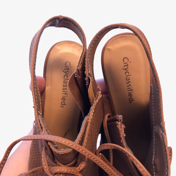 Heels - Picture 4 of 4